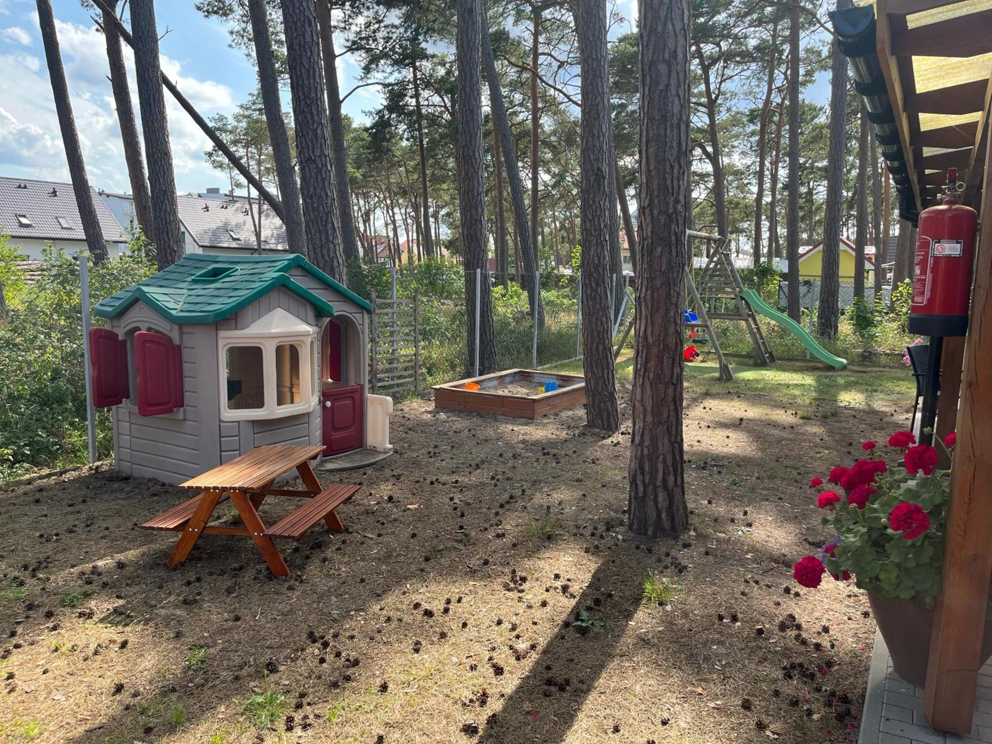 Domki Letniskowe Wiktorek Dziwnówek Exteriör bild
